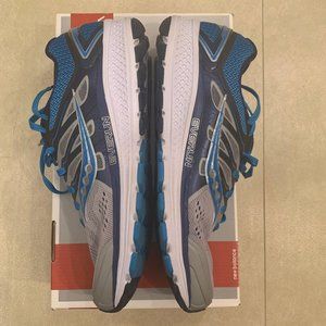 Saucony Omni 16 womens running sneaker like new